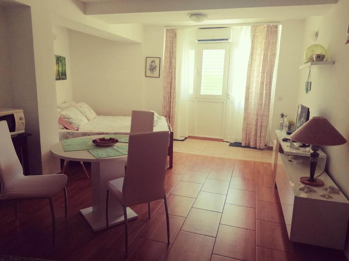 Apartment Lju On The Beach Spalato Esterno foto